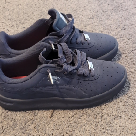Puma Dark Gray Sneakers - Picture 1 of 4